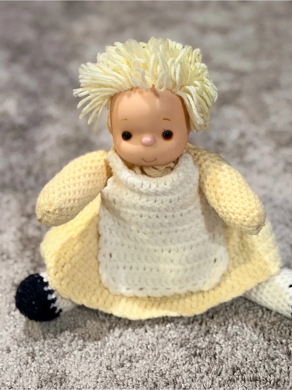 VTG 70s Handmade Crochet Doll Yellow Dress White Bib Floppy Hat &  Freckles 17”